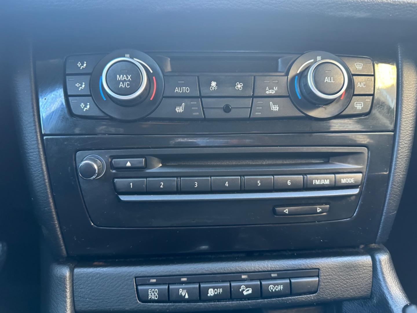 2014 WHITE /Black BMW X1 Leather (WBAVL1C56EV) with an 4 Cylinders engine, AUTOMATIC transmission, located at 30 S. Berkeley Avenue, Pasadena, CA, 91107, (626) 248-7567, 34.145447, -118.109398 - Don't let bad credit or financial setbacks hold you back from owning a luxury SUV like the 2014 BMW X1 xDrive28i. At our BHPH dealership, we're here to make the car-buying process as smooth and stress-free as possible. We invite you to visit our dealership in Pasadena, CA, to explore our inventory o - Photo#16